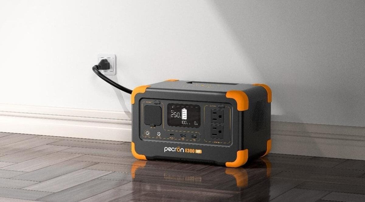 PECRON E300LFP: la power bank portátil ideal para camping, excursiones y apagones 2 3 e1779087981552