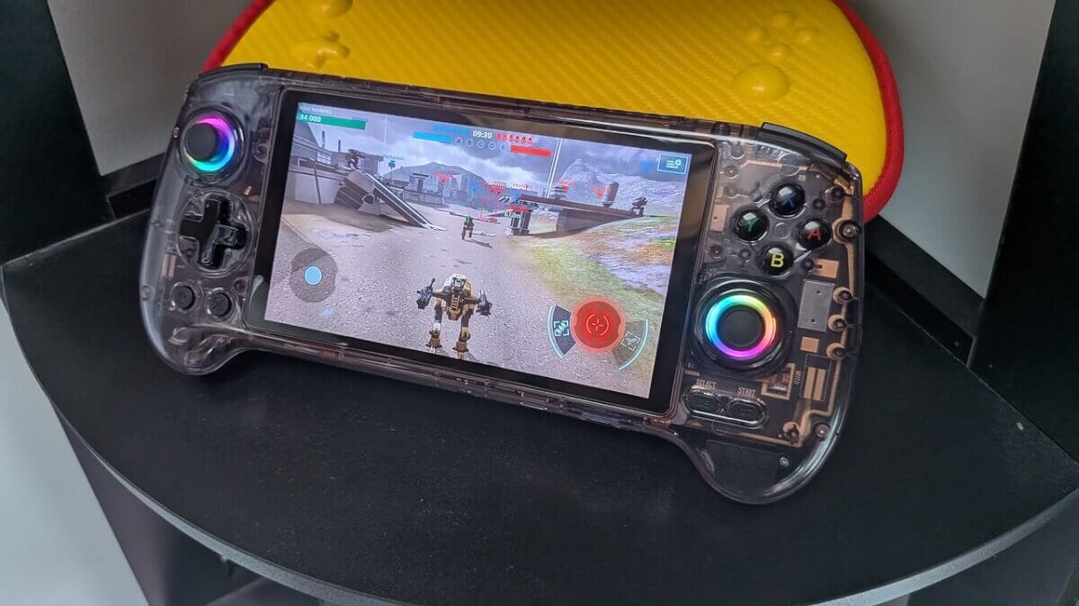 Anbernic RG557: análisis y review ¿Merece la pena? 4 Anbernic RG557 jugando